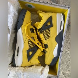 Jordan 4 Lightning
